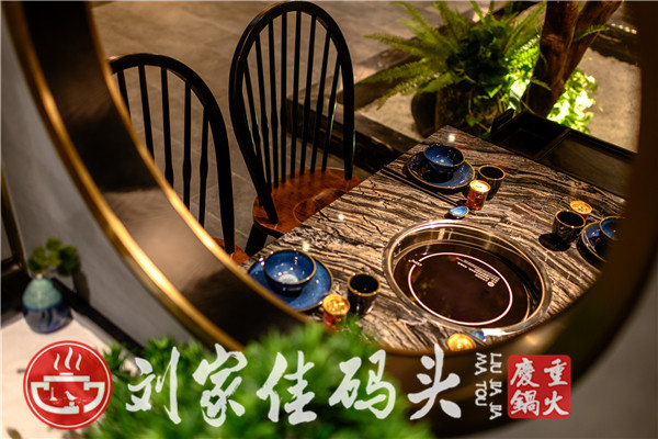 重庆<a href=/listinfo-22-0.html target=_blank class=infotextkey>火锅</a>加盟费多少钱？这几项费用必不可少