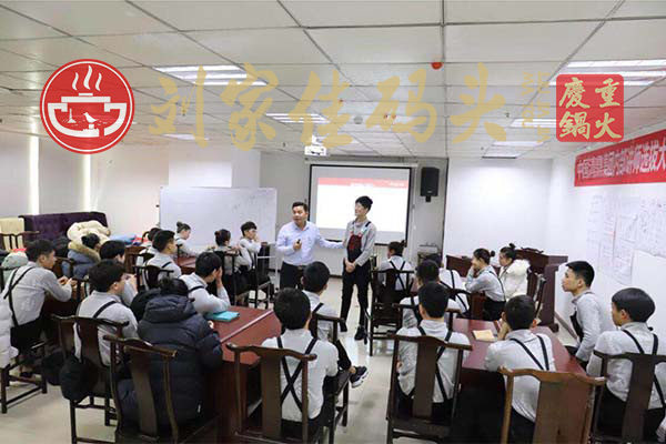 开一家四川<a href=/listinfo-22-0.html target=_blank class=infotextkey>火锅</a>店赚钱吗？没有开店经验可行吗？